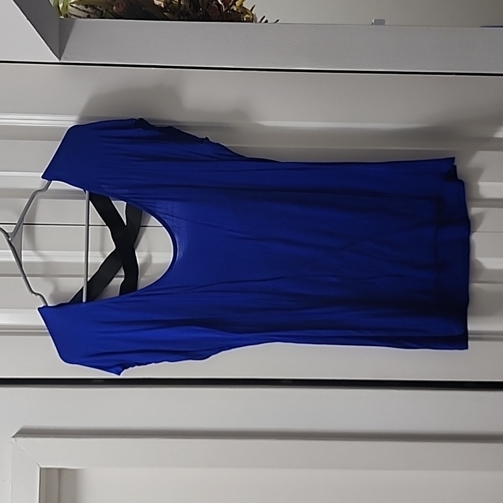 Size XL low back party shirt
